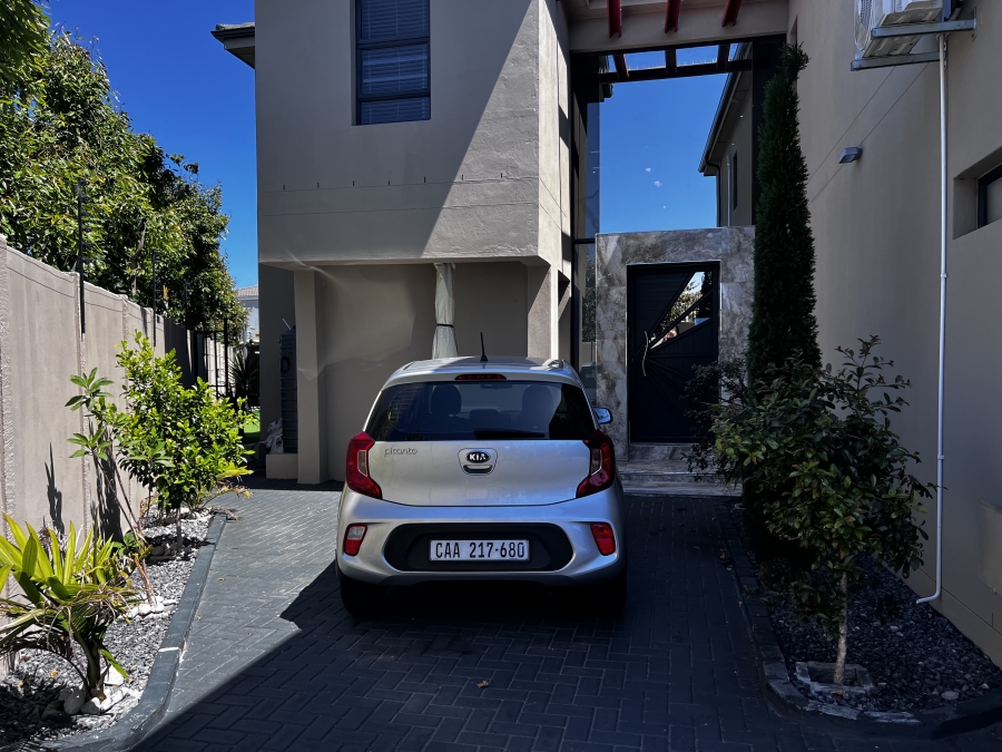 To Let 5 Bedroom Property for Rent in Parklands North Western Cape